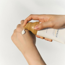 Cargar imagen en el visor de la galería, Madagascar Centella Air-Fit Suncream Light SPF30 PA++++ 50ml.