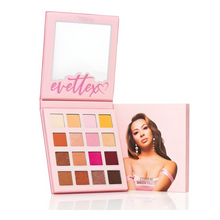 Cargar imagen en el visor de la galería, Evette XO ″Eyes on me″- Paleta de sombras
