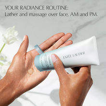 Cargar imagen en el visor de la galería, DayWear Skincare Gift Set *PRE-Order*
