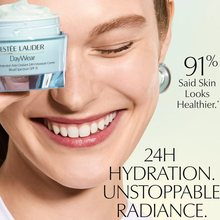 Cargar imagen en el visor de la galería, DayWear Skincare Gift Set *PRE-Order*
